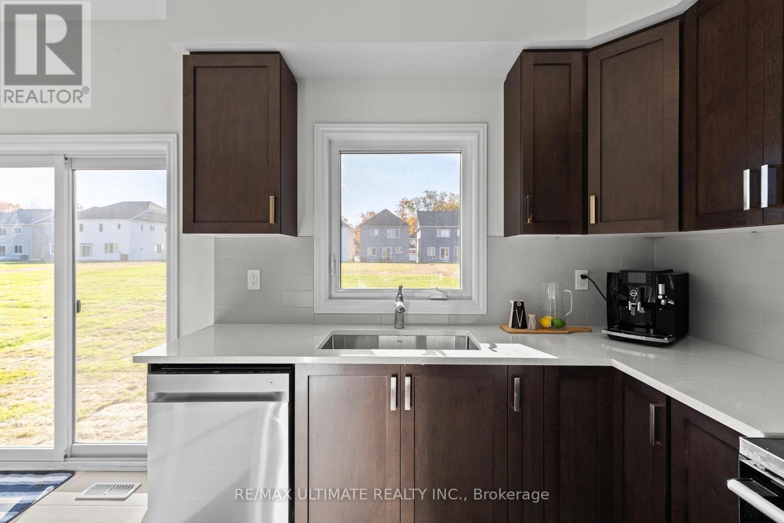 340 Mceachern Lane, Gravenhurst, Ontario  P1P 0H8 - Photo 6 - X12502130