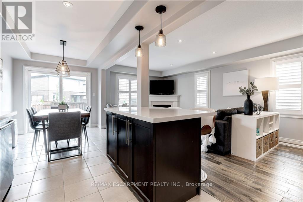 172 Westbank Trail, Hamilton, Ontario  L8J 0H3 - Photo 10 - X12502144