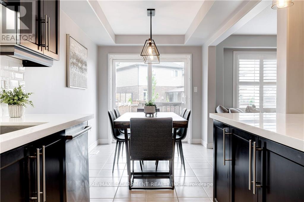 172 Westbank Trail, Hamilton, Ontario  L8J 0H3 - Photo 11 - X12502144