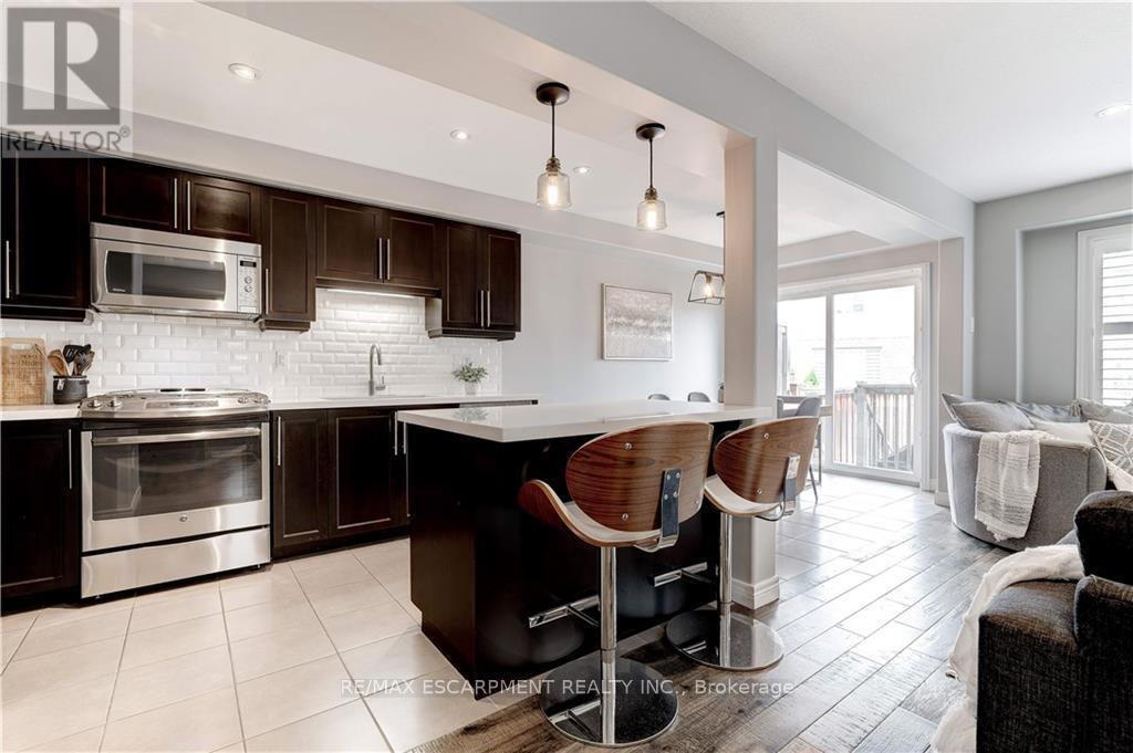 172 Westbank Trail, Hamilton, Ontario  L8J 0H3 - Photo 6 - X12502144