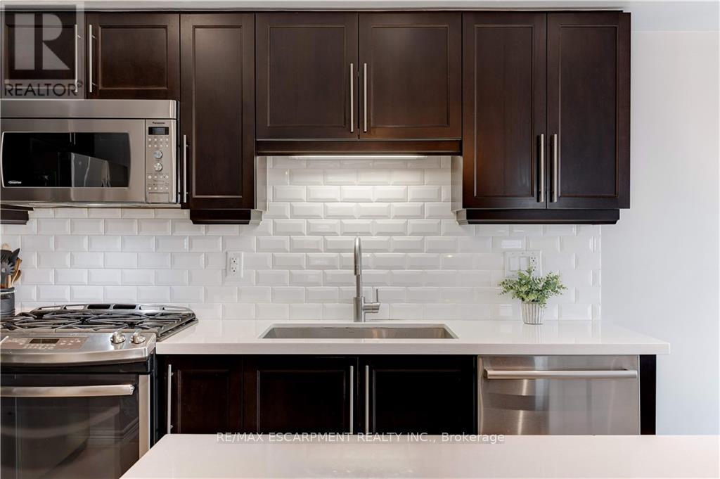 172 Westbank Trail, Hamilton, Ontario  L8J 0H3 - Photo 8 - X12502144