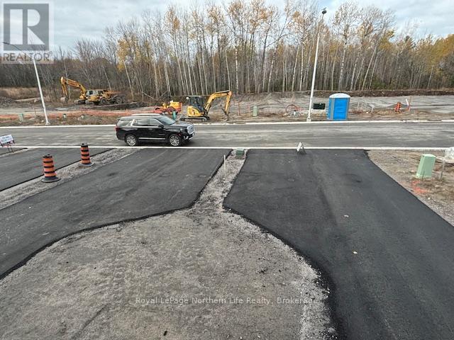 16 Meadow Wood Court, North Bay, Ontario  P1A 4L5 - Photo 4 - X12421632