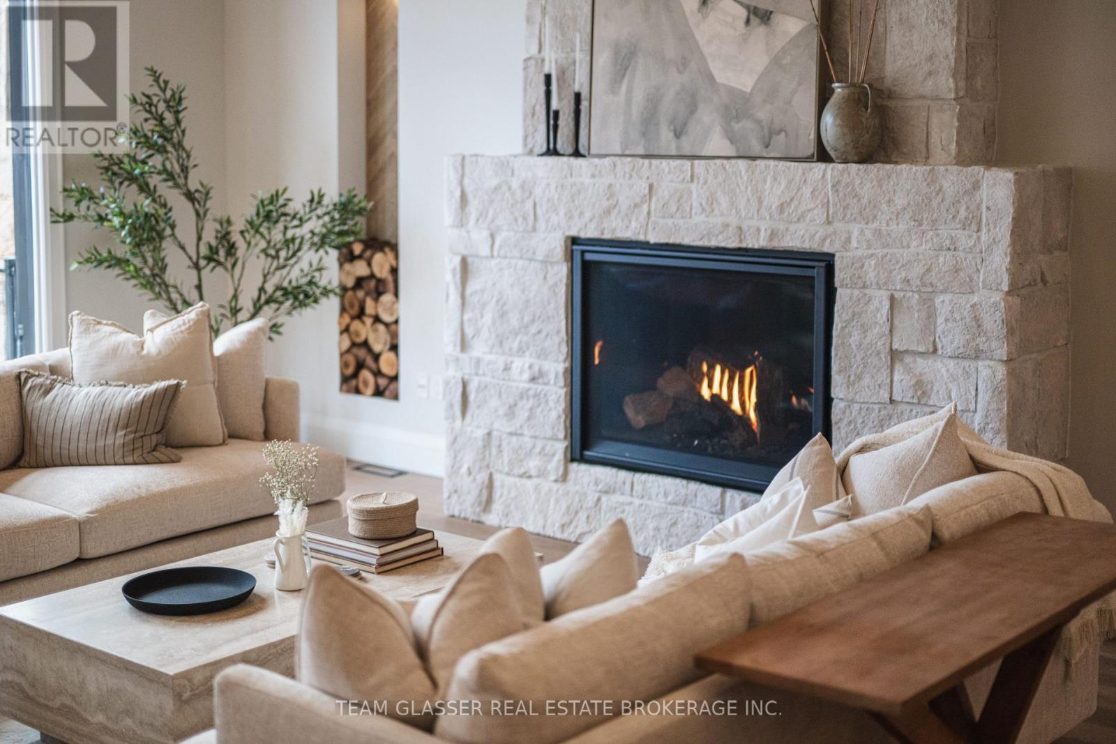 10099 Pinery Bluffs Road, Lambton Shores, Ontario  N0M 1T0 - Photo 7 - X12264529