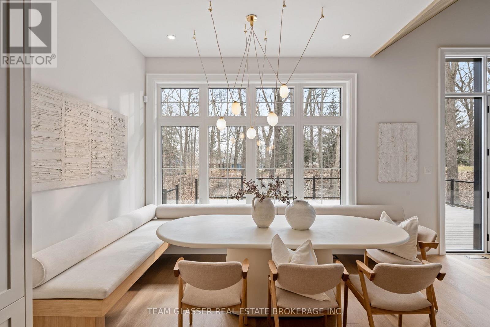 10099 Pinery Bluffs Road, Lambton Shores, Ontario  N0M 1T0 - Photo 5 - X12264529