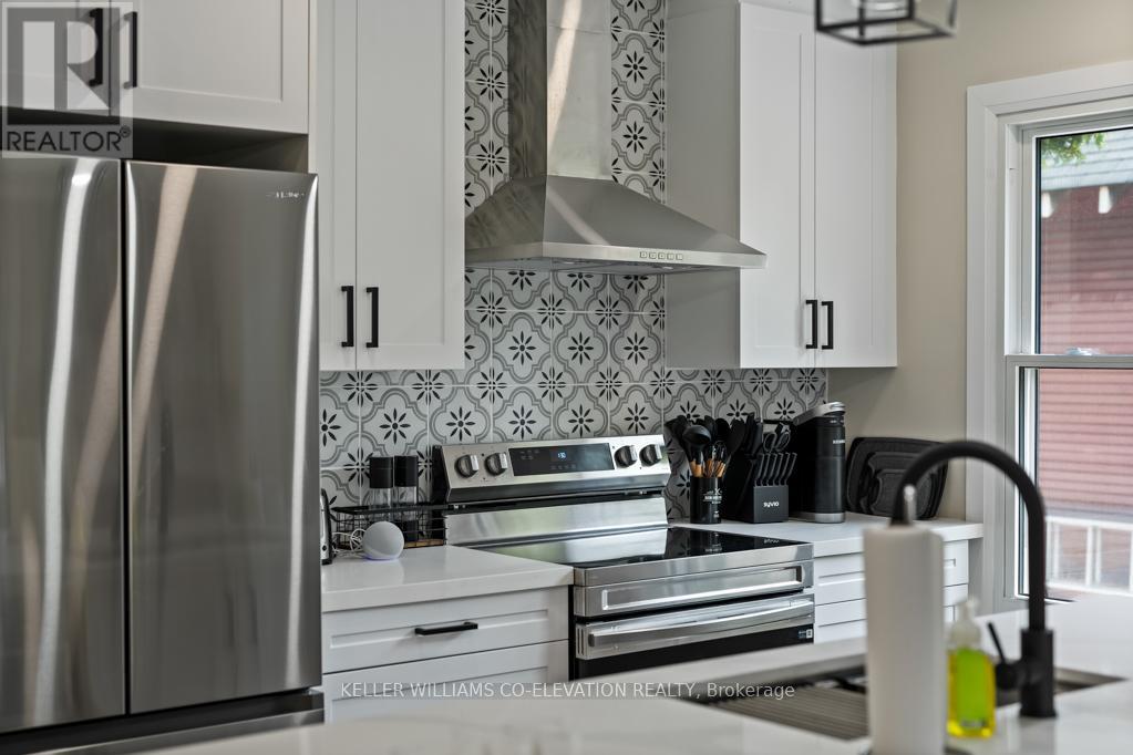 493 Crosby Avenue, Burlington, Ontario  L7R 2R6 - Photo 16 - W12462671