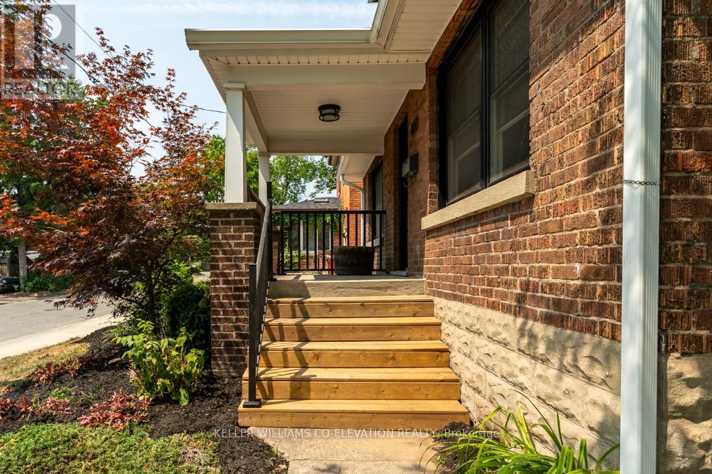 493 Crosby Avenue, Burlington, Ontario  L7R 2R6 - Photo 6 - W12462671