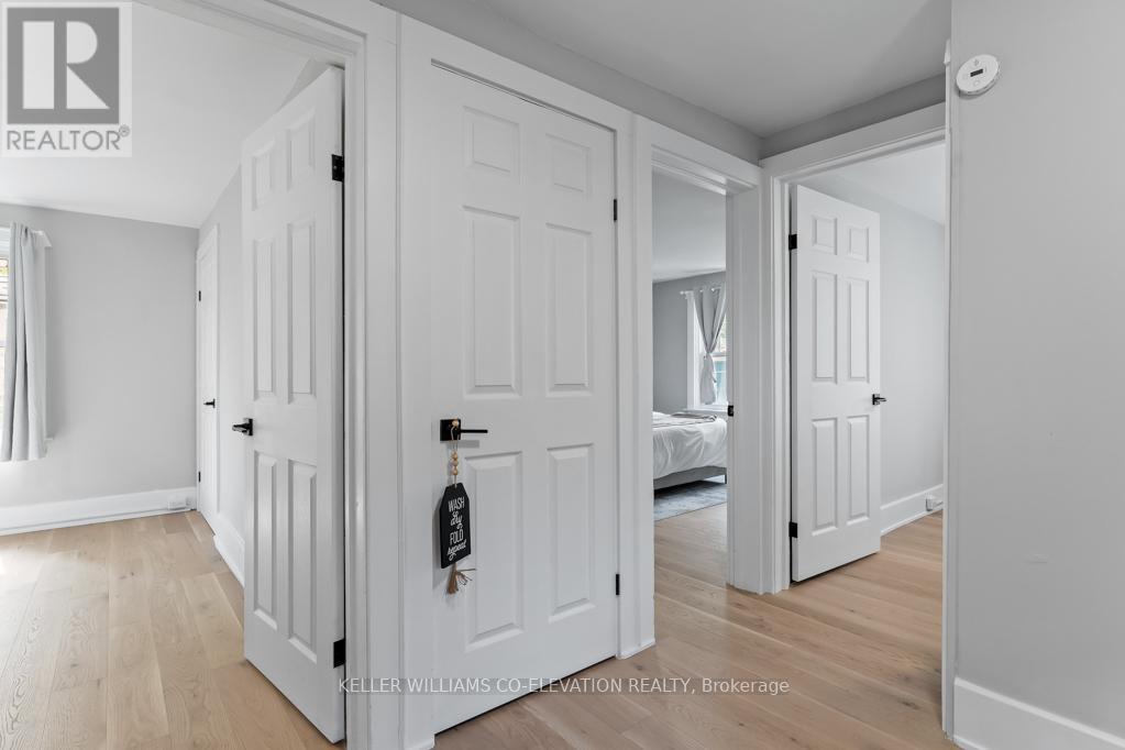 39 Court Street N, Milton (Om Old Milton), Ontario  L9T 2S2 - Photo 19 - W12462676