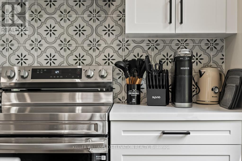 493 Crosby Avenue, Burlington, Ontario  L7R 2R6 - Photo 18 - W12462671