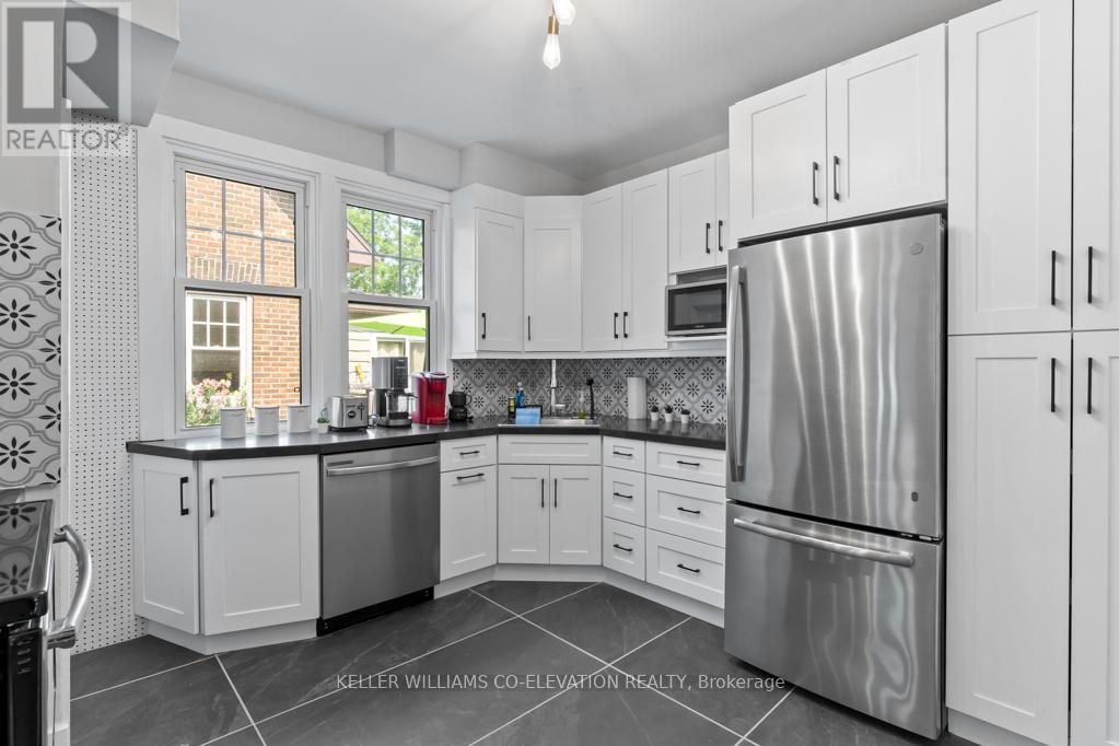 39 Court Street N, Milton (Om Old Milton), Ontario  L9T 2S2 - Photo 16 - W12462676