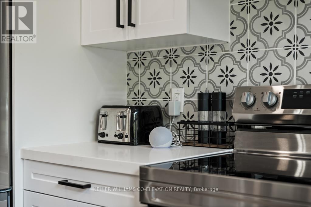 493 Crosby Avenue, Burlington, Ontario  L7R 2R6 - Photo 19 - W12462671