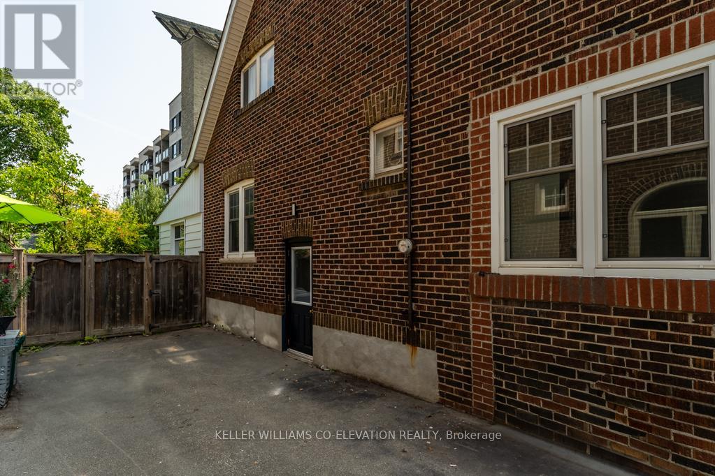 39 Court Street N, Milton (Om Old Milton), Ontario  L9T 2S2 - Photo 27 - W12462676