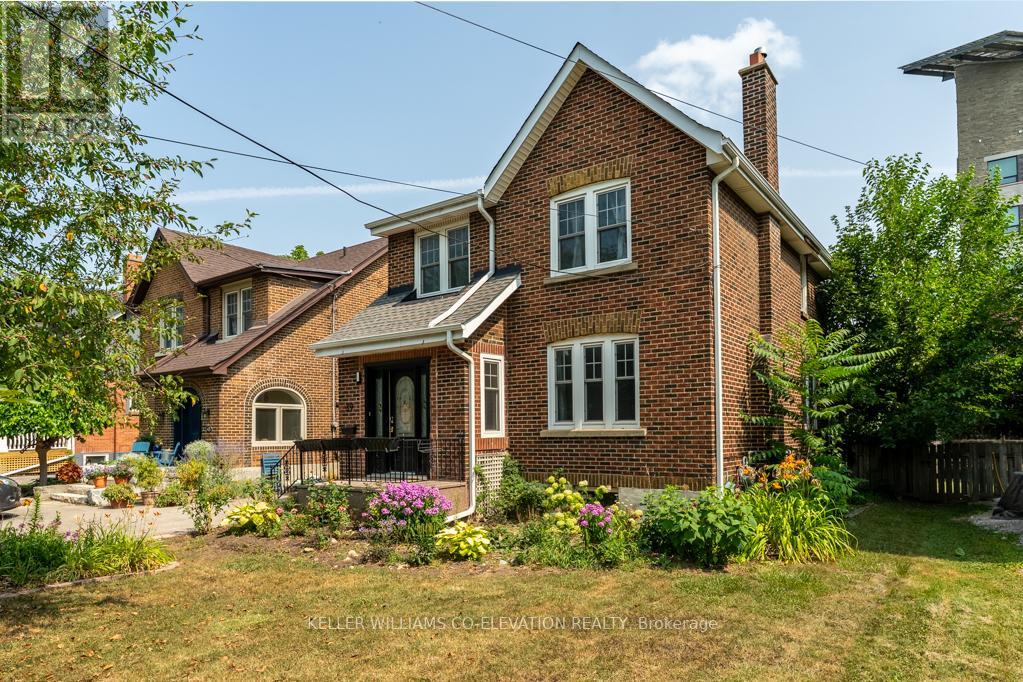 39 Court Street N, Milton (Om Old Milton), Ontario  L9T 2S2 - Photo 3 - W12462676