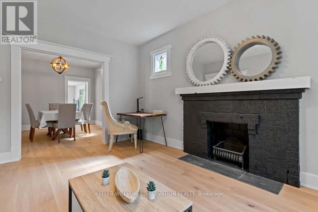 39 Court Street N, Milton (Om Old Milton), Ontario  L9T 2S2 - Photo 12 - W12462676