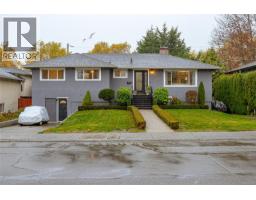 1743 Townley St Camosun