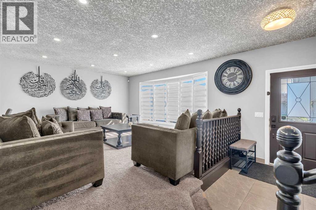 351 Templevale Place Ne, Calgary, Alberta  T1Y 4V8 - Photo 2 - A2260880