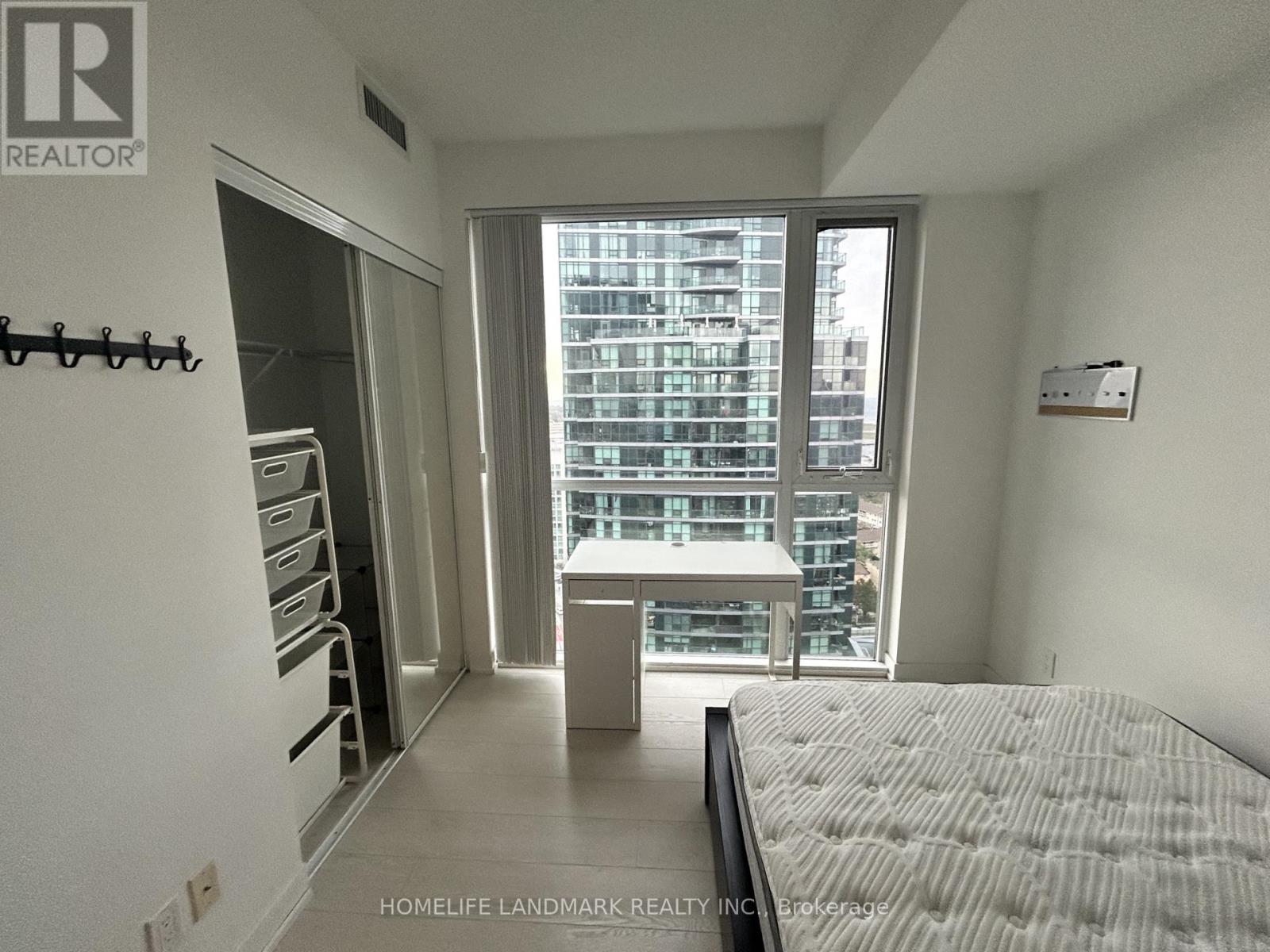 2610 - 20 Bruyeres Mews, Toronto, Ontario M5V 0G8 - Photo 8 - C12428922