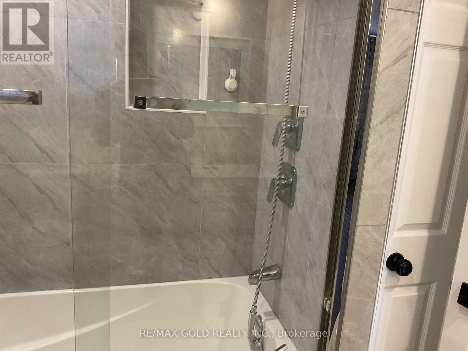 16 Woodsend Run Road, Brampton, Ontario  L6Y 4G8 - Photo 19 - W12496020