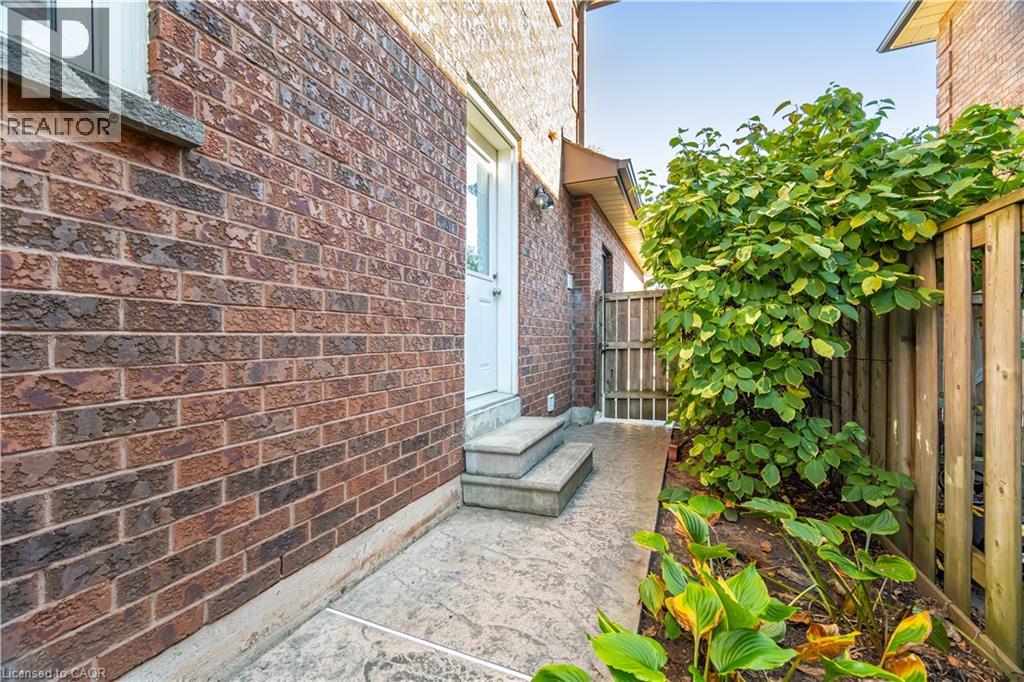 1040 Manchester Crescent, Oakville, Ontario  L6M 1G2 - Photo 50 - 40780549