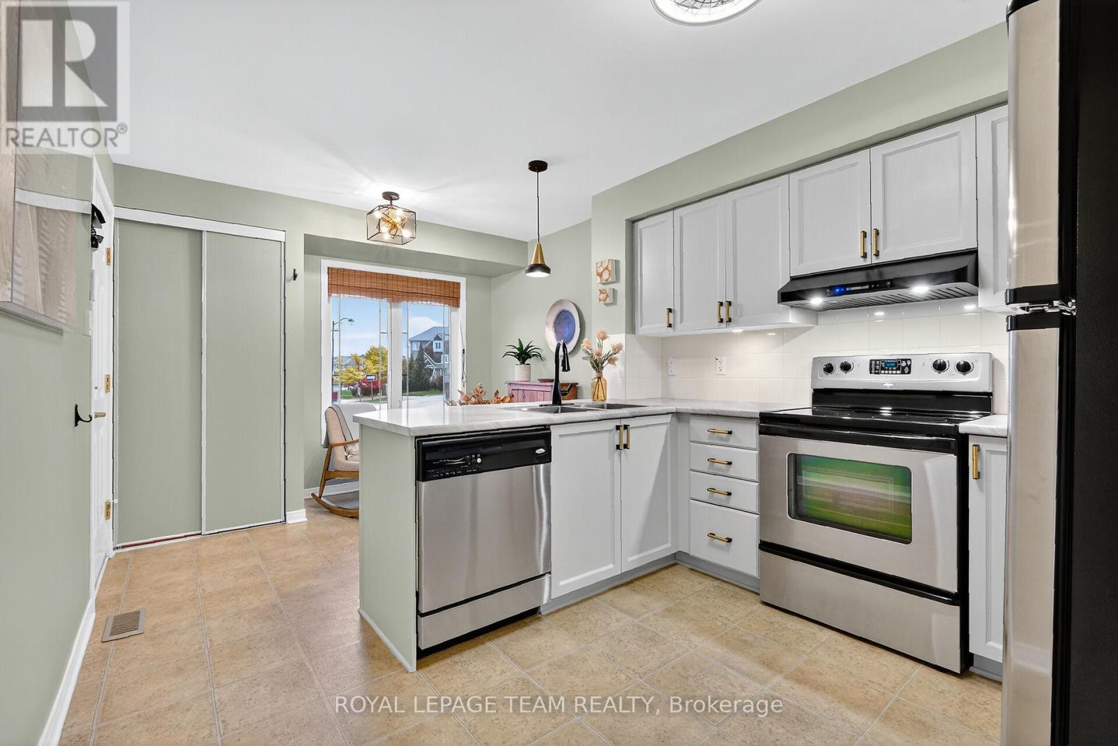 548 Lakeridge Drive Ne, Ottawa, Ontario  K4A 0H5 - Photo 11 - X12502344