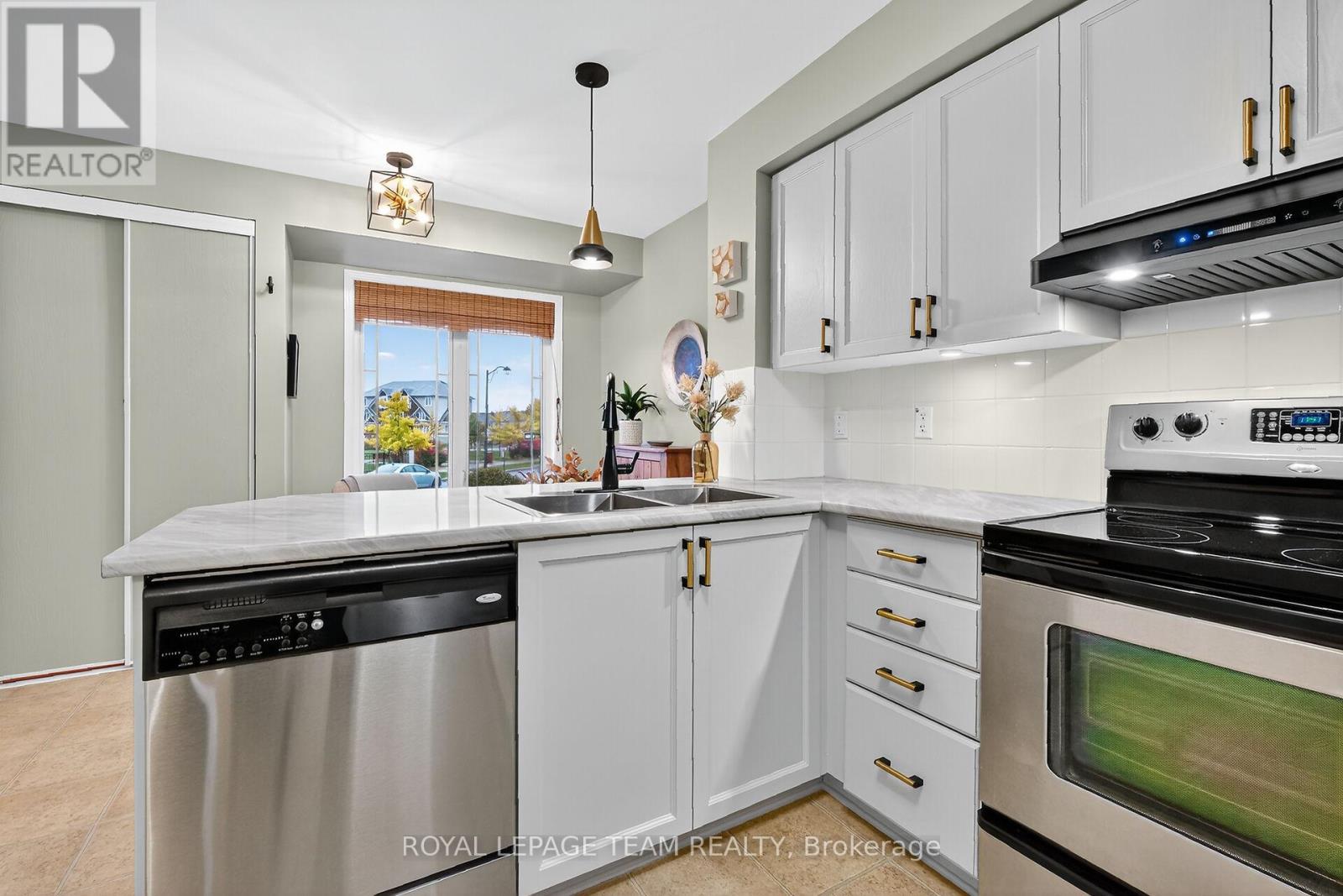 548 Lakeridge Drive Ne, Ottawa, Ontario  K4A 0H5 - Photo 13 - X12502344