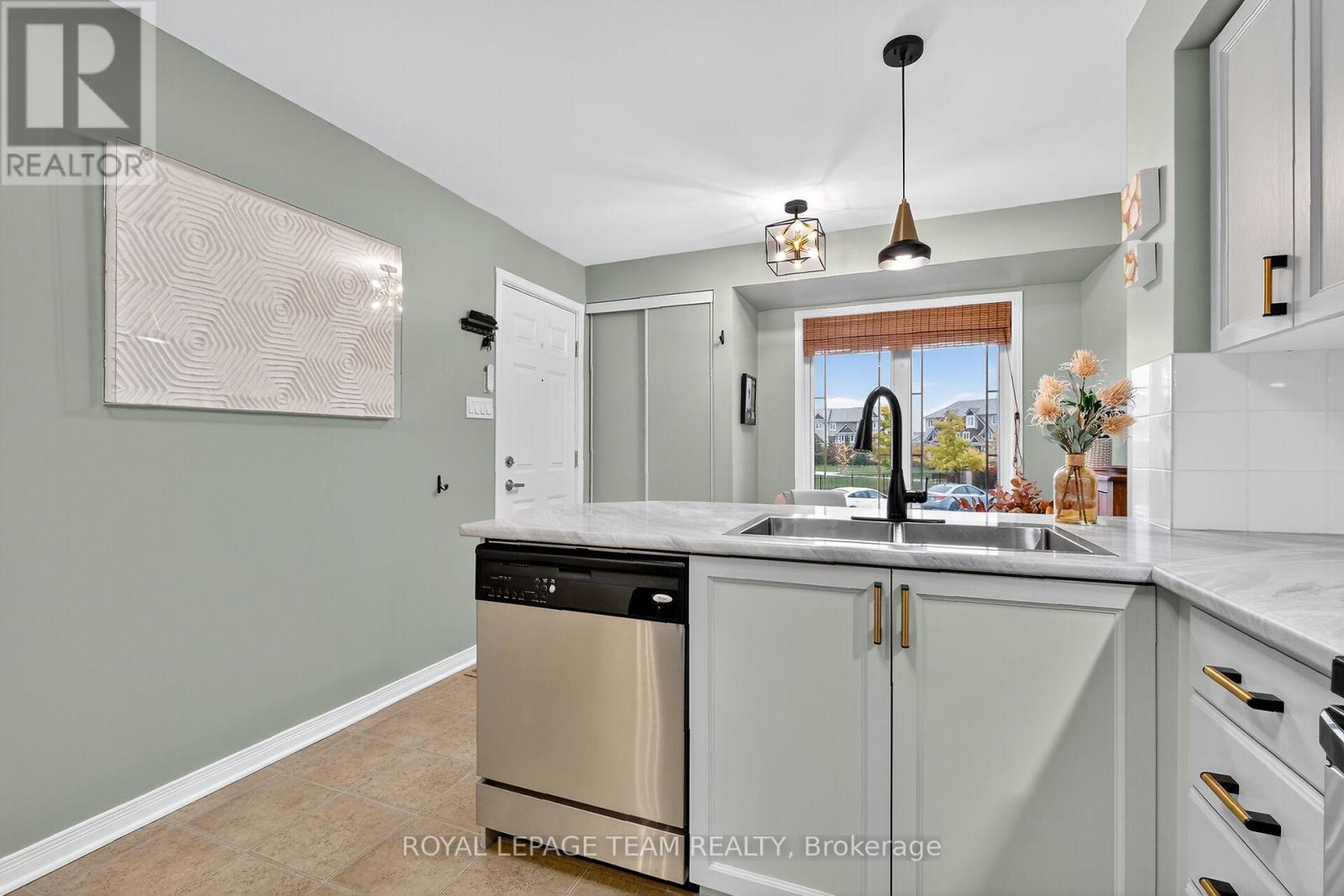 548 Lakeridge Drive Ne, Ottawa, Ontario  K4A 0H5 - Photo 14 - X12502344