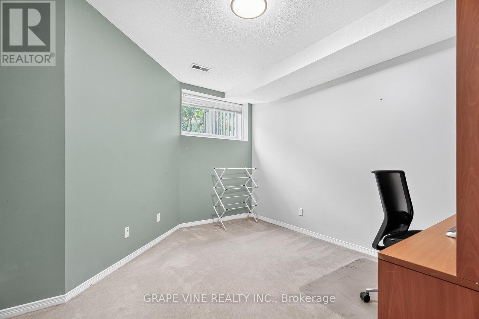 11 - 1400 Wildberry Court, Ottawa, Ontario  K1C 7K6 - Photo 15 - X12502350