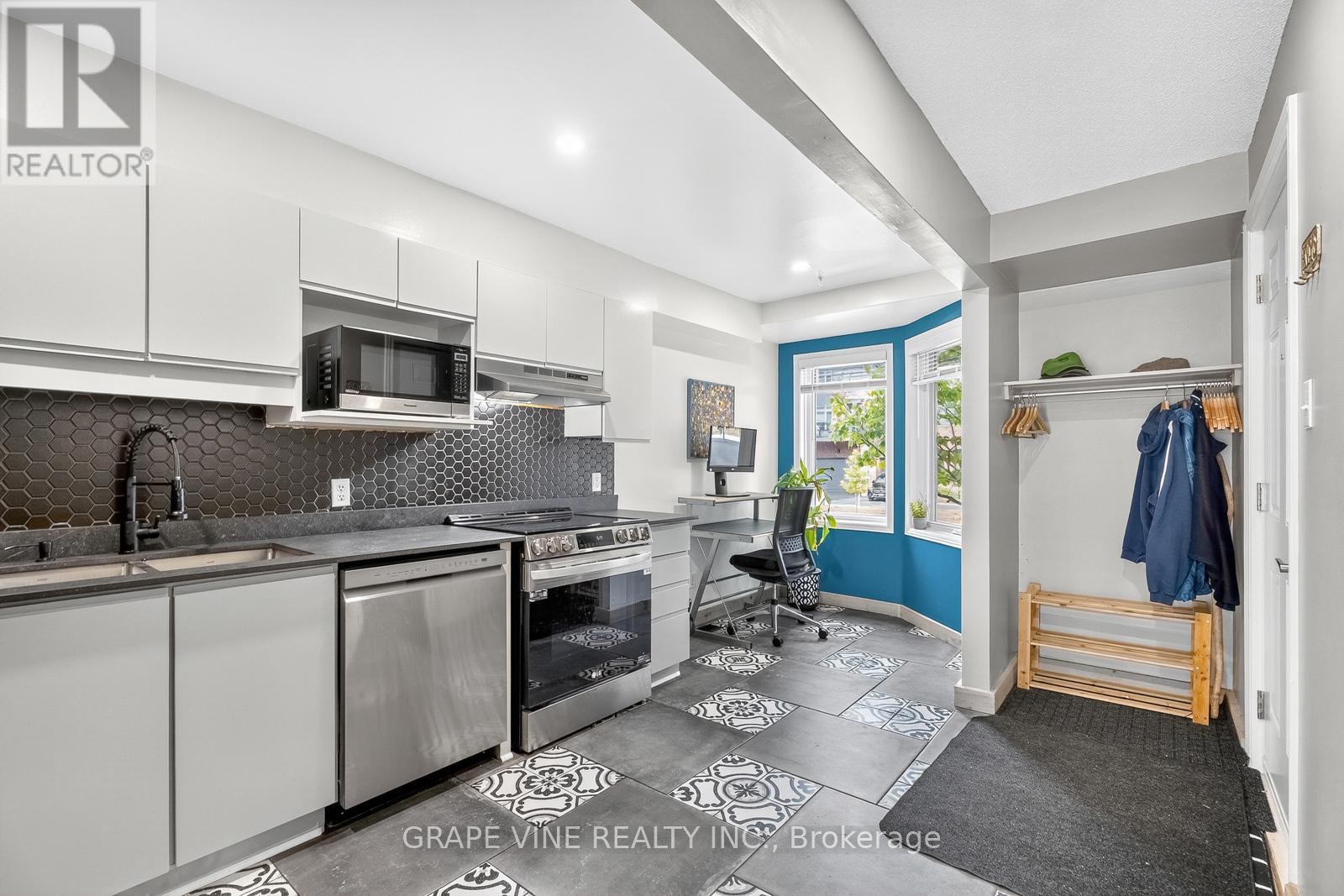 11 - 1400 Wildberry Court, Ottawa, Ontario  K1C 7K6 - Photo 3 - X12502350