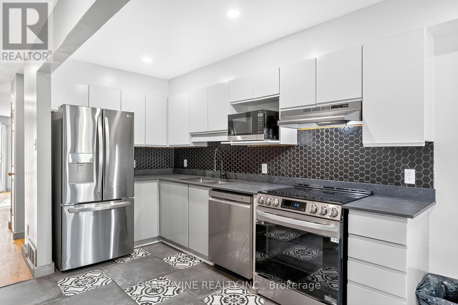 11 - 1400 Wildberry Court, Ottawa, Ontario  K1C 7K6 - Photo 4 - X12502350