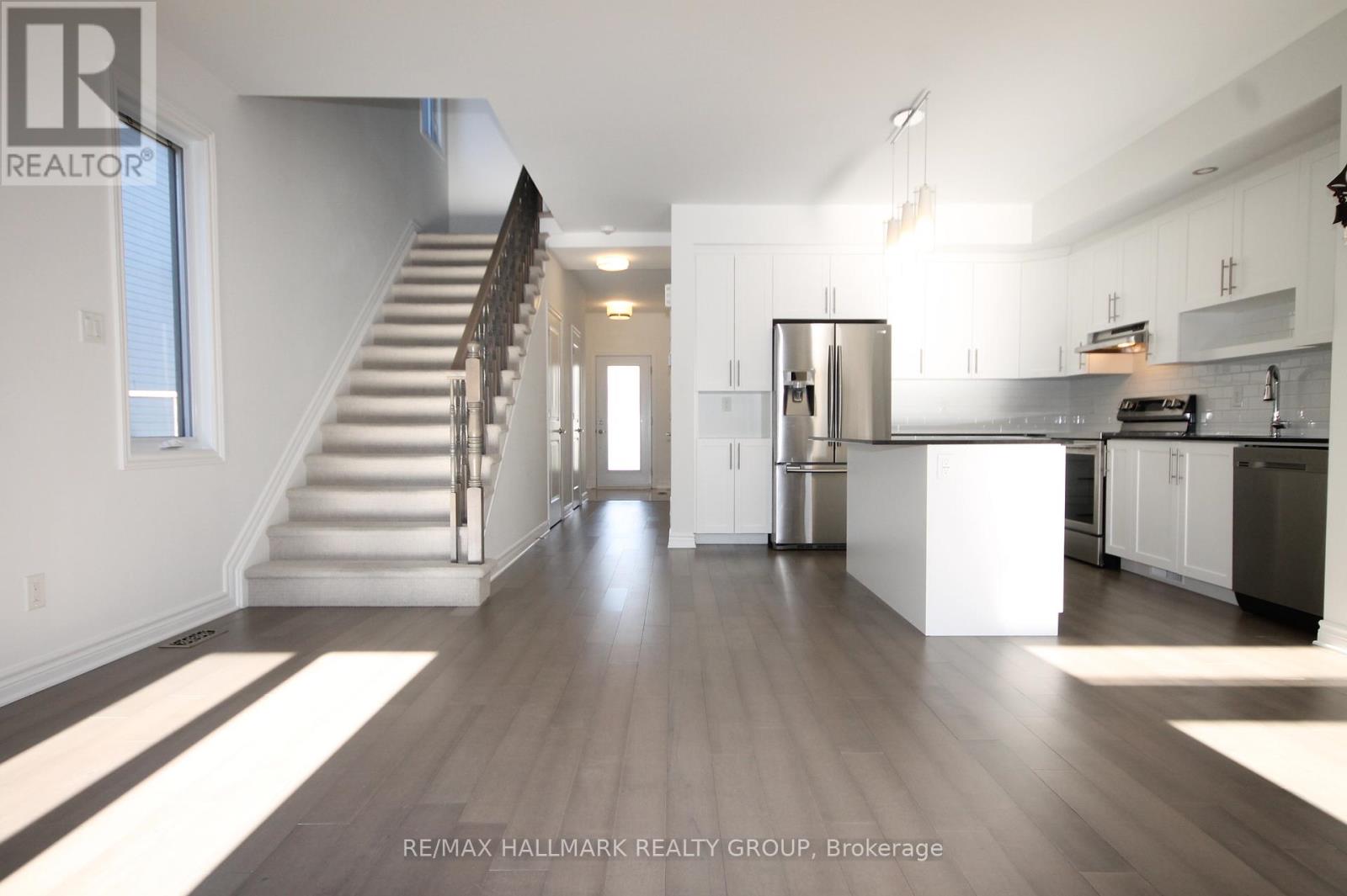 280 Munro Street, Carleton Place, Ontario  K7C 0P2 - Photo 3 - X12502420