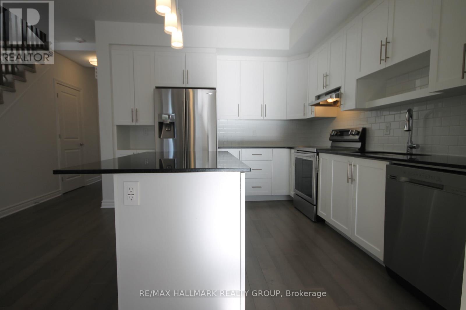 280 Munro Street, Carleton Place, Ontario  K7C 0P2 - Photo 4 - X12502420