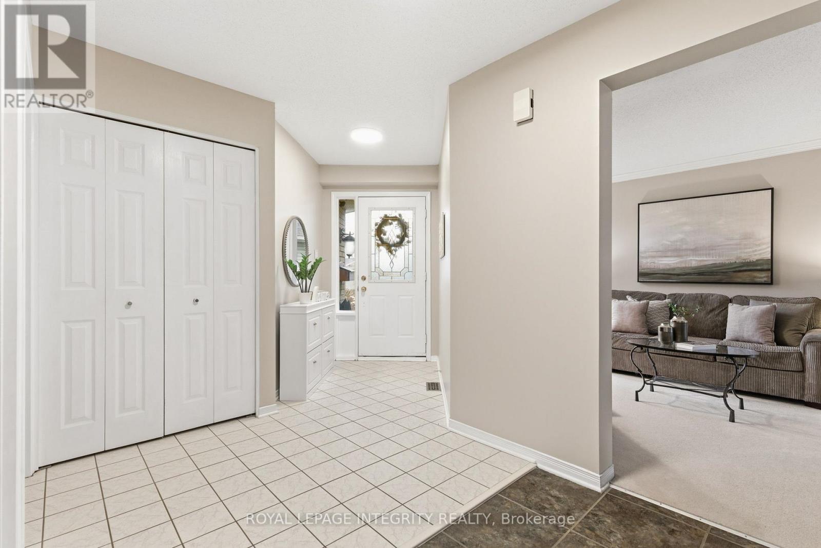 33 Wiltshire Circle, Ottawa, Ontario  K2J 4L1 - Photo 2 - X12502424