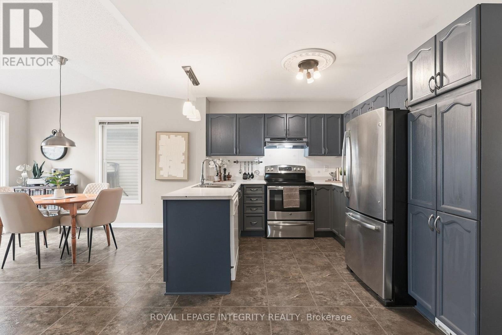 33 Wiltshire Circle, Ottawa, Ontario  K2J 4L1 - Photo 21 - X12502424