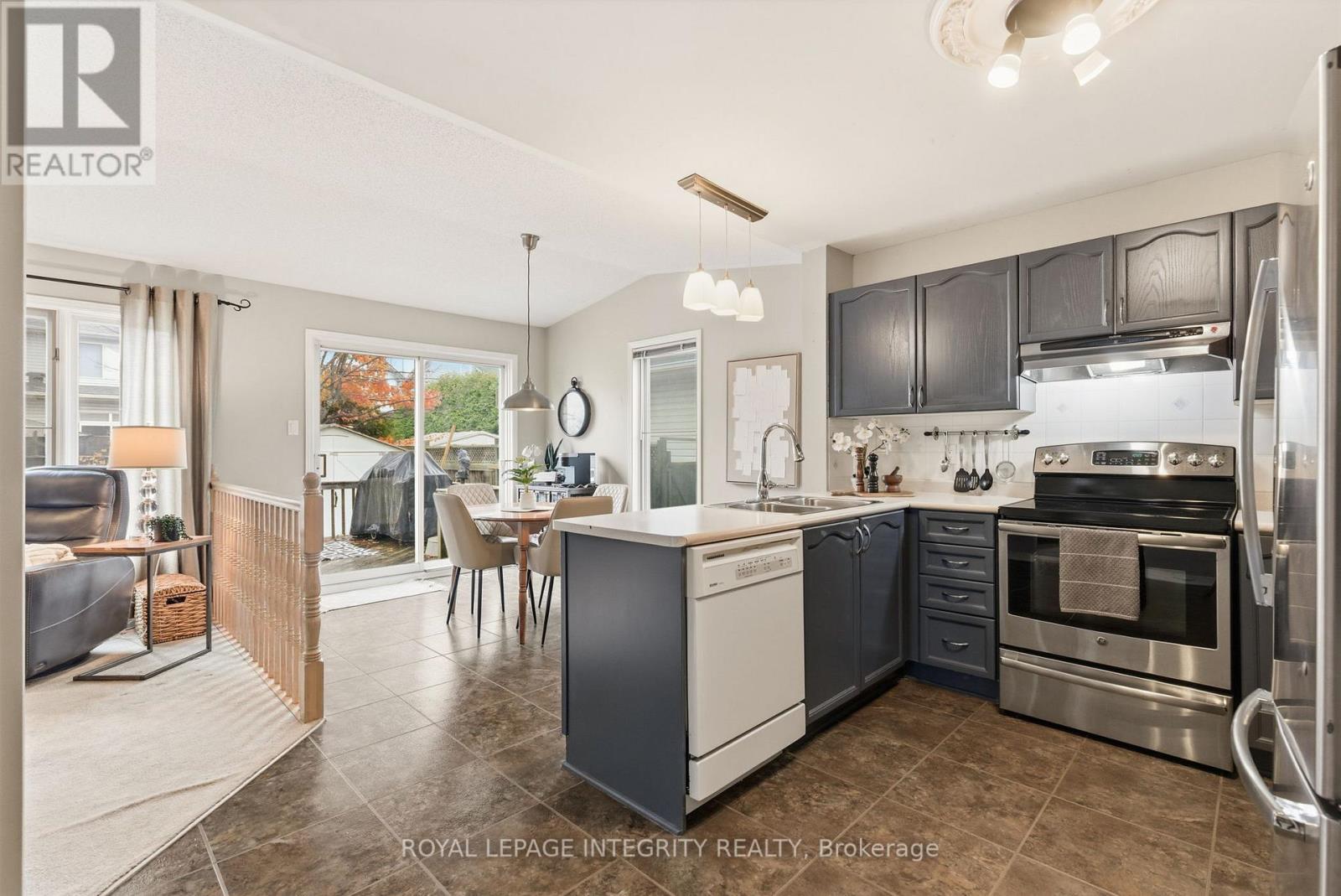 33 Wiltshire Circle, Ottawa, Ontario  K2J 4L1 - Photo 23 - X12502424