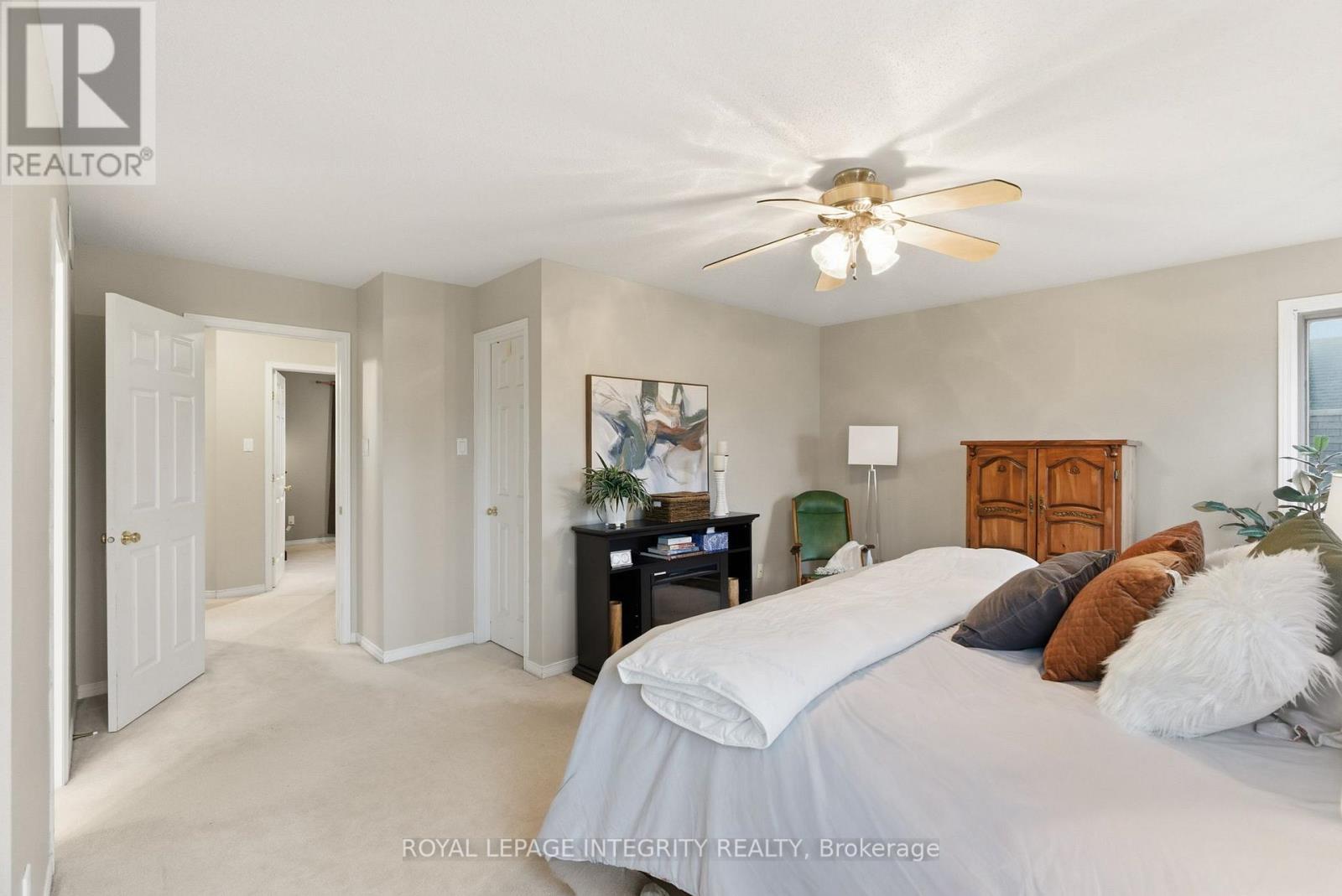 33 Wiltshire Circle, Ottawa, Ontario  K2J 4L1 - Photo 34 - X12502424