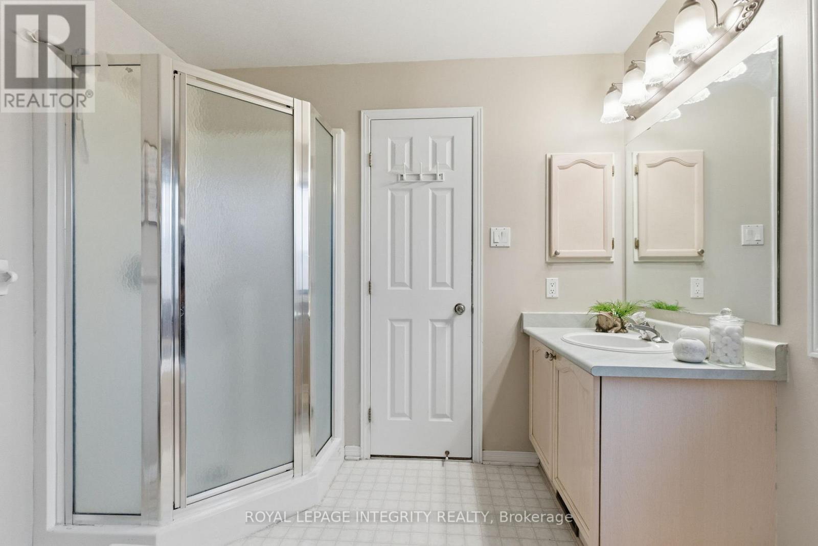 33 Wiltshire Circle, Ottawa, Ontario  K2J 4L1 - Photo 37 - X12502424