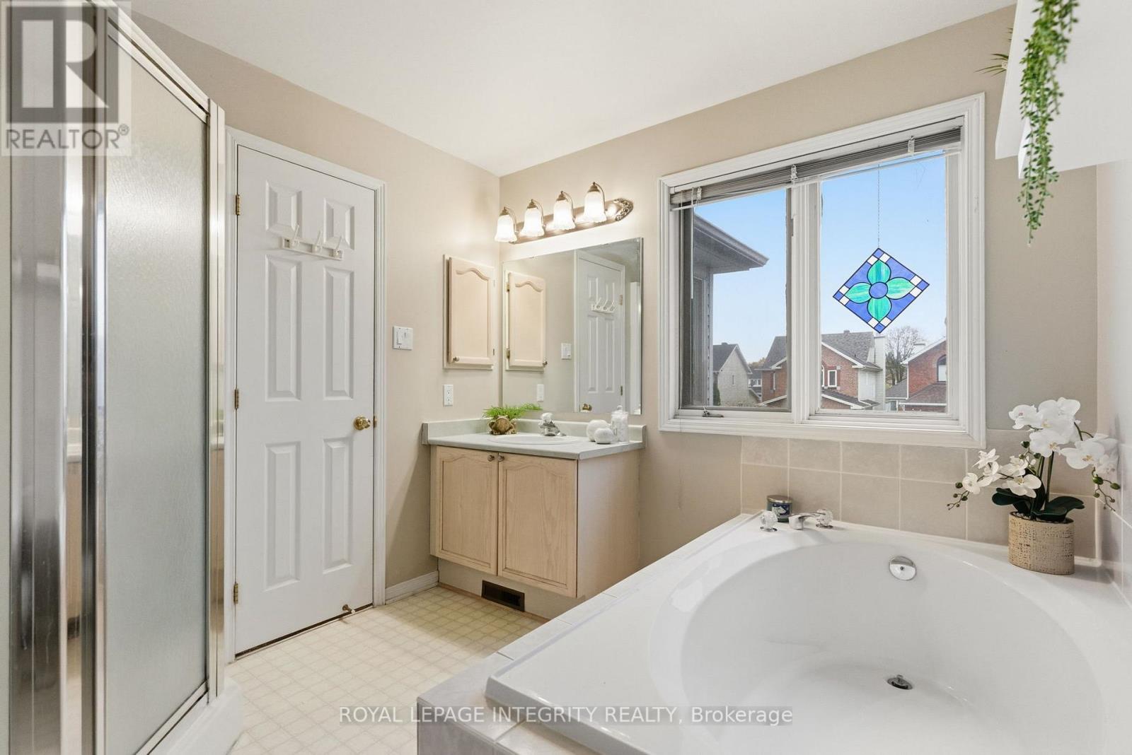 33 Wiltshire Circle, Ottawa, Ontario  K2J 4L1 - Photo 38 - X12502424