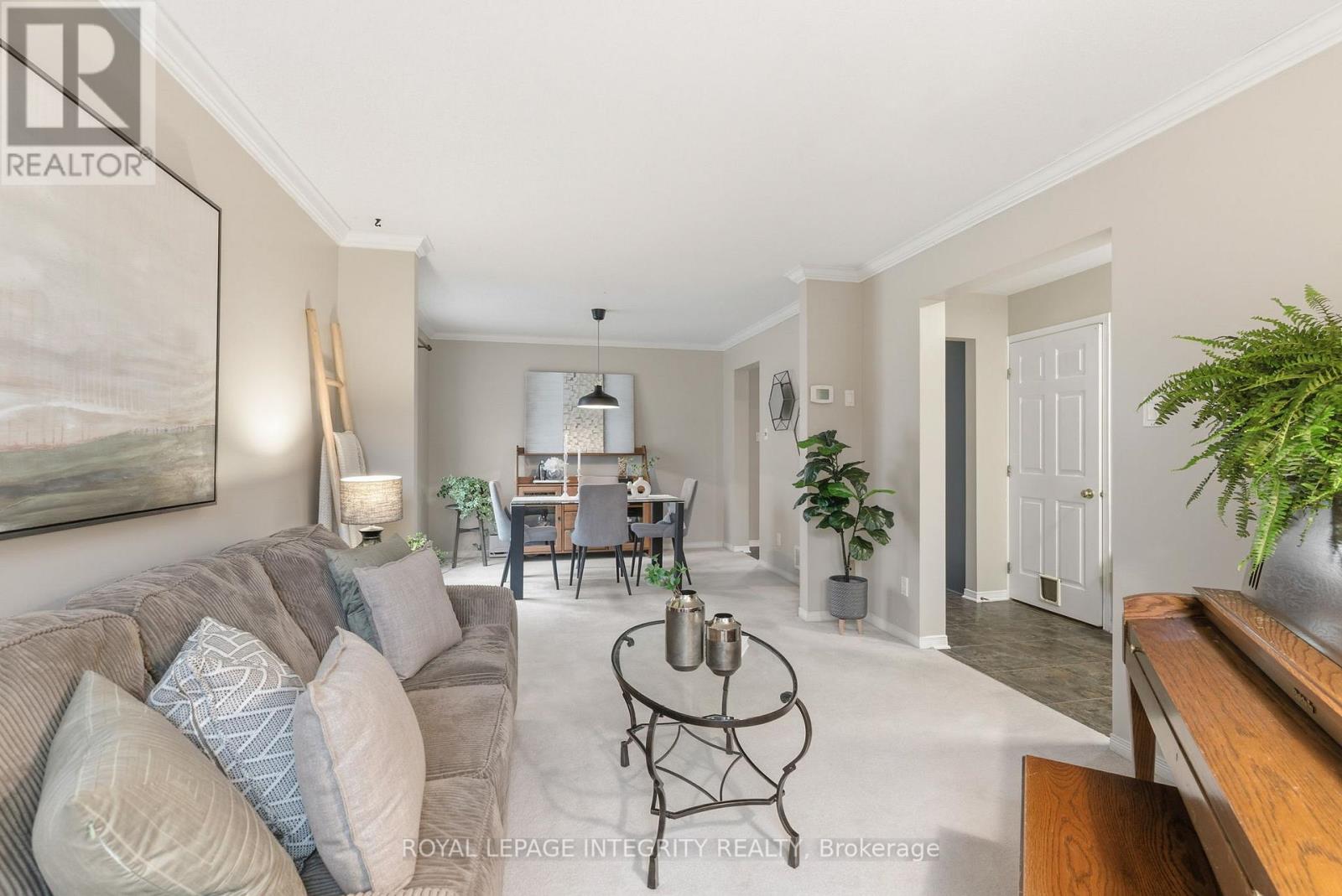 33 Wiltshire Circle, Ottawa, Ontario  K2J 4L1 - Photo 4 - X12502424