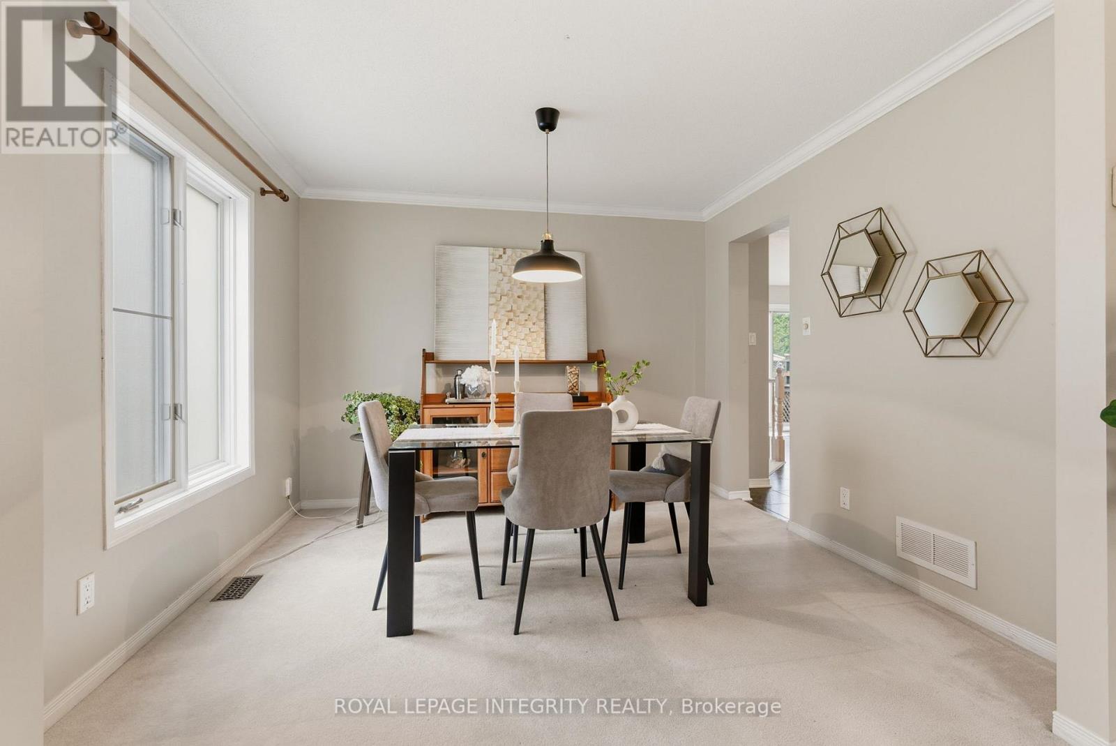 33 Wiltshire Circle, Ottawa, Ontario  K2J 4L1 - Photo 6 - X12502424