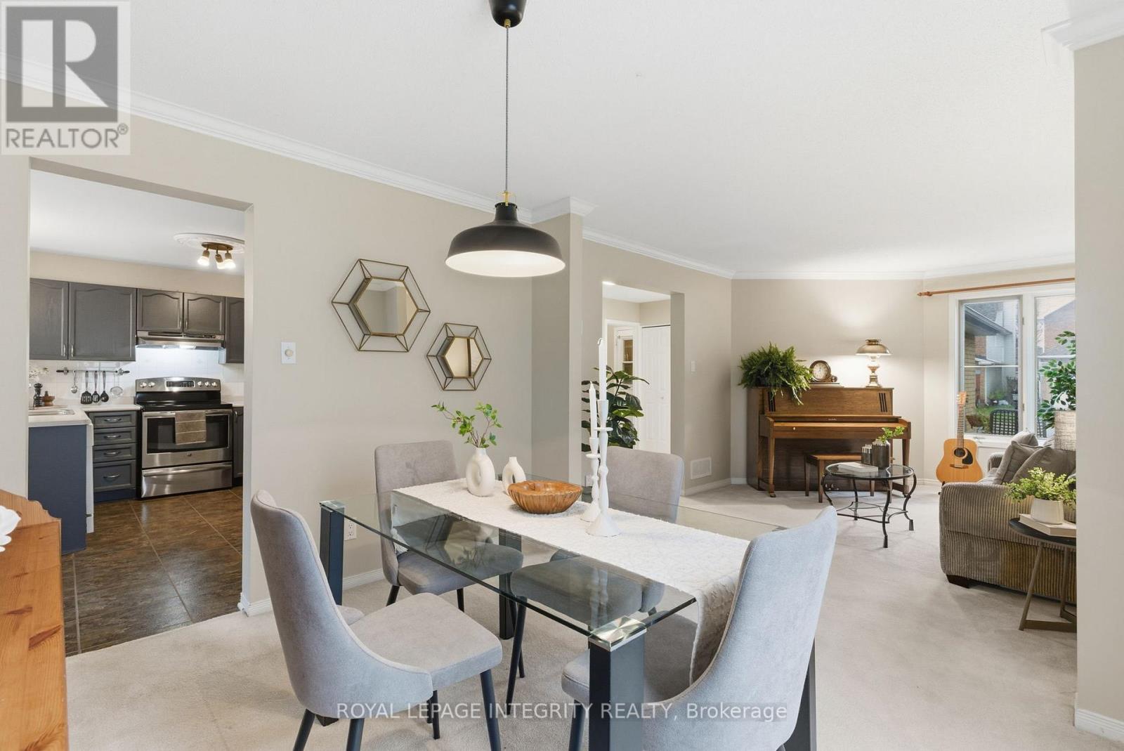 33 Wiltshire Circle, Ottawa, Ontario  K2J 4L1 - Photo 9 - X12502424