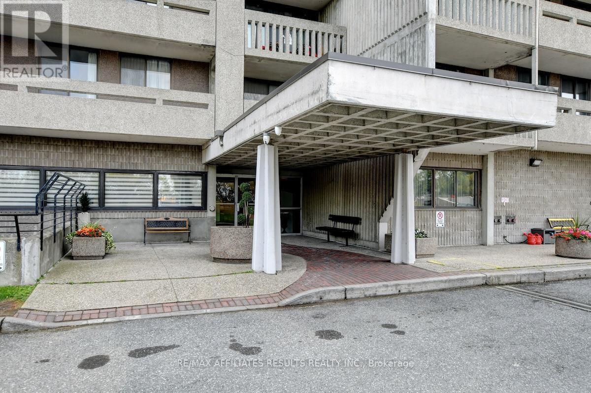304 - 415 Greenview Avenue, Ottawa, Ontario  K2B 8G5 - Photo 3 - X12502456