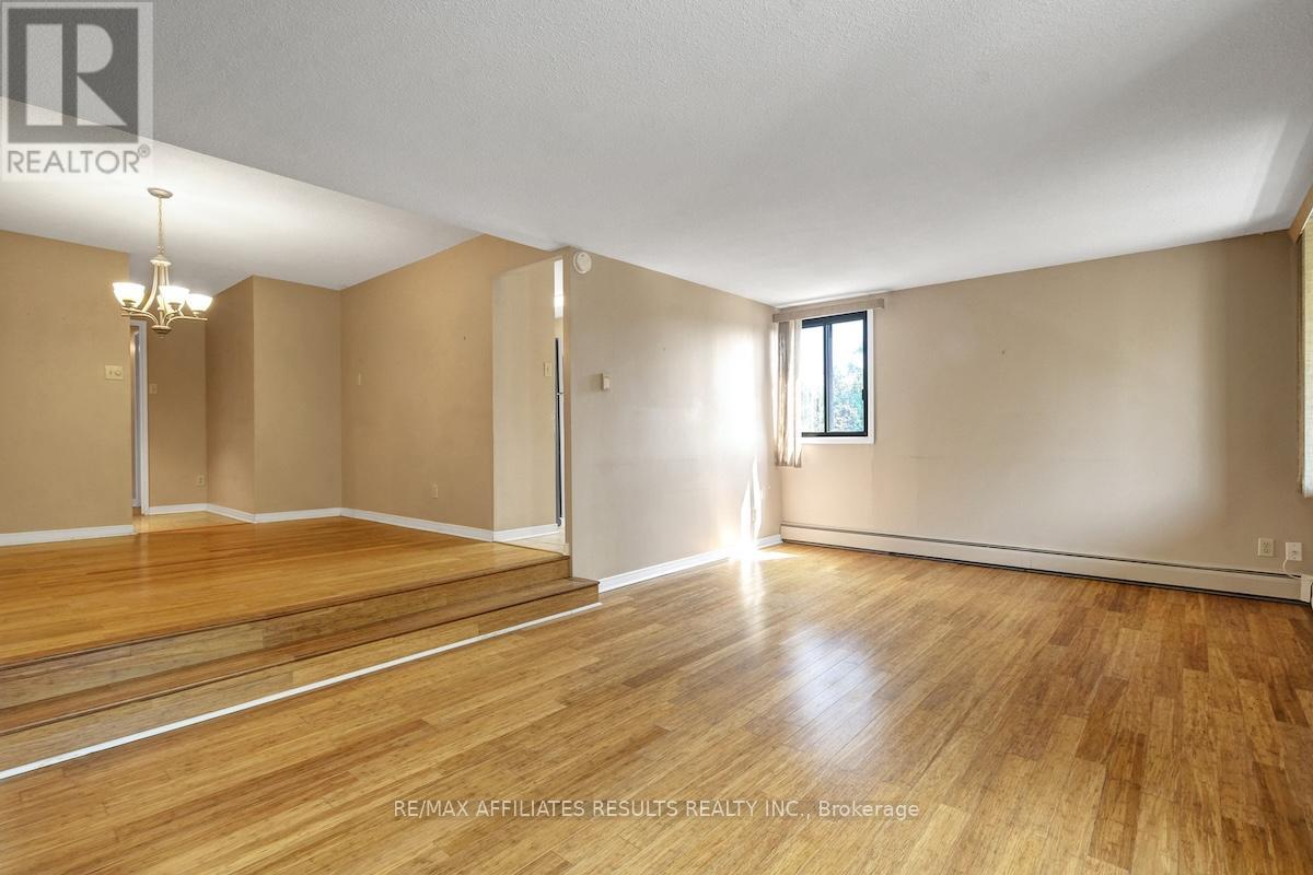 304 - 415 Greenview Avenue, Ottawa, Ontario  K2B 8G5 - Photo 8 - X12502456