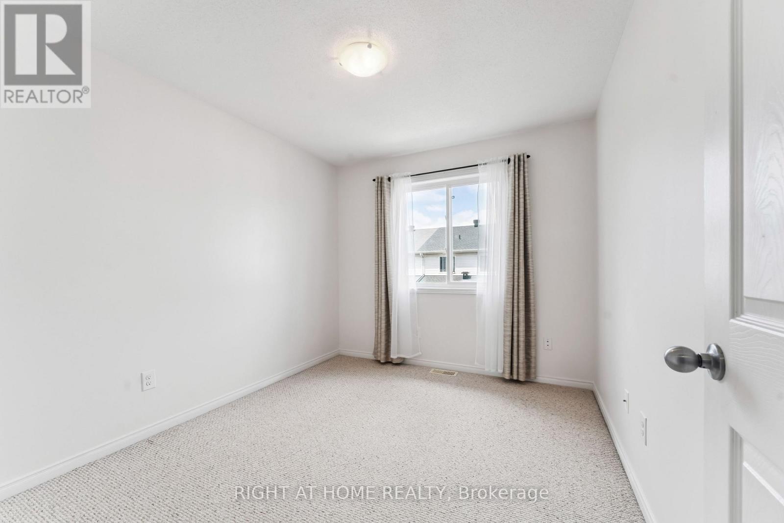 142 Lokoya Street, Ottawa, Ontario  K2S 0J4 - Photo 19 - X12502464