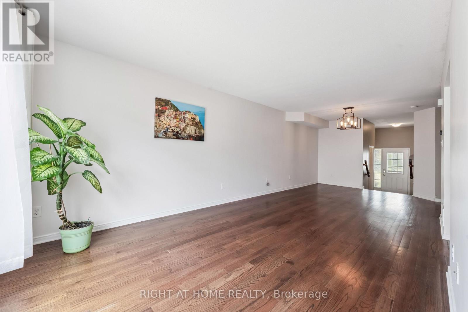 142 Lokoya Street, Ottawa, Ontario  K2S 0J4 - Photo 5 - X12502464