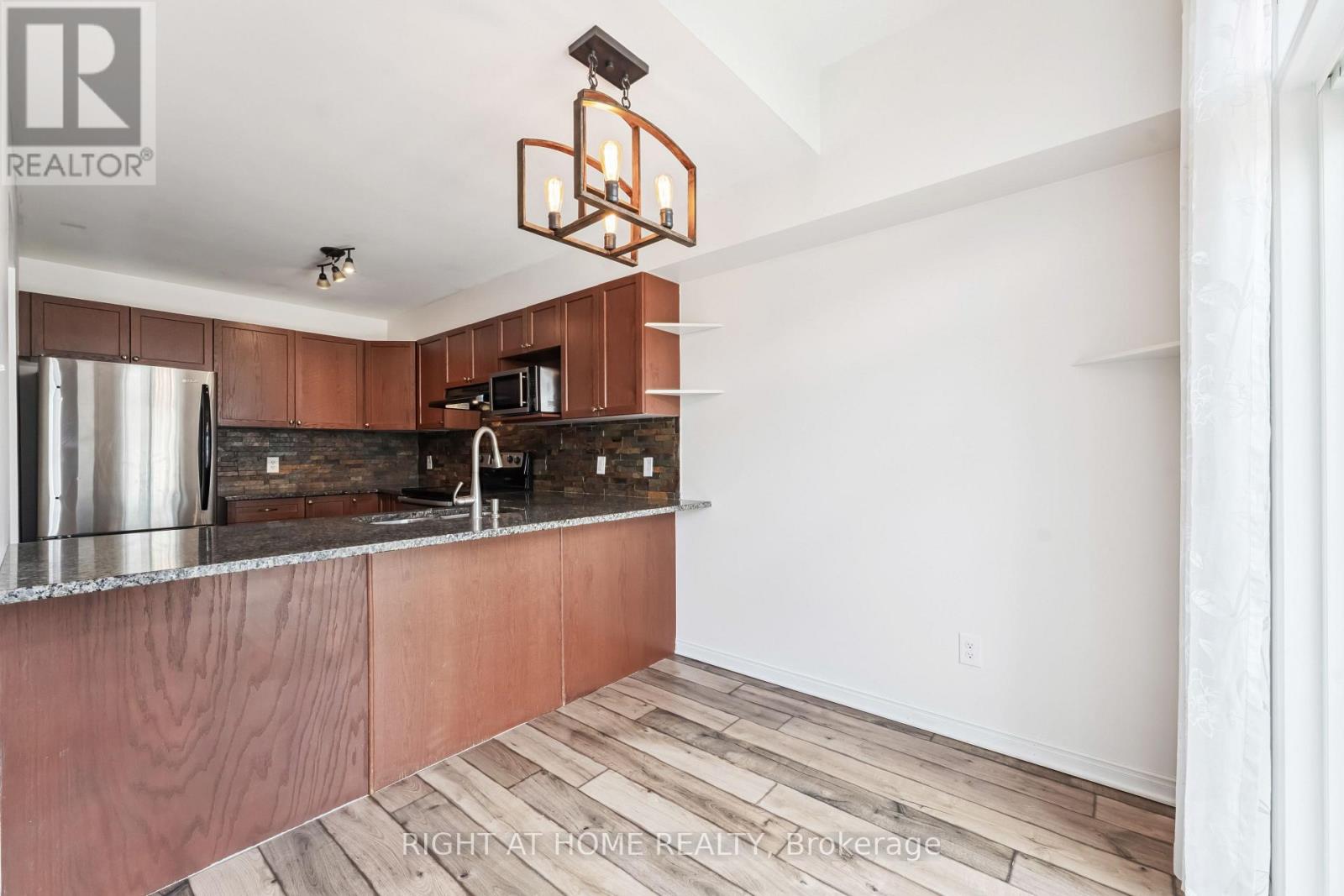 142 Lokoya Street, Ottawa, Ontario  K2S 0J4 - Photo 9 - X12502464