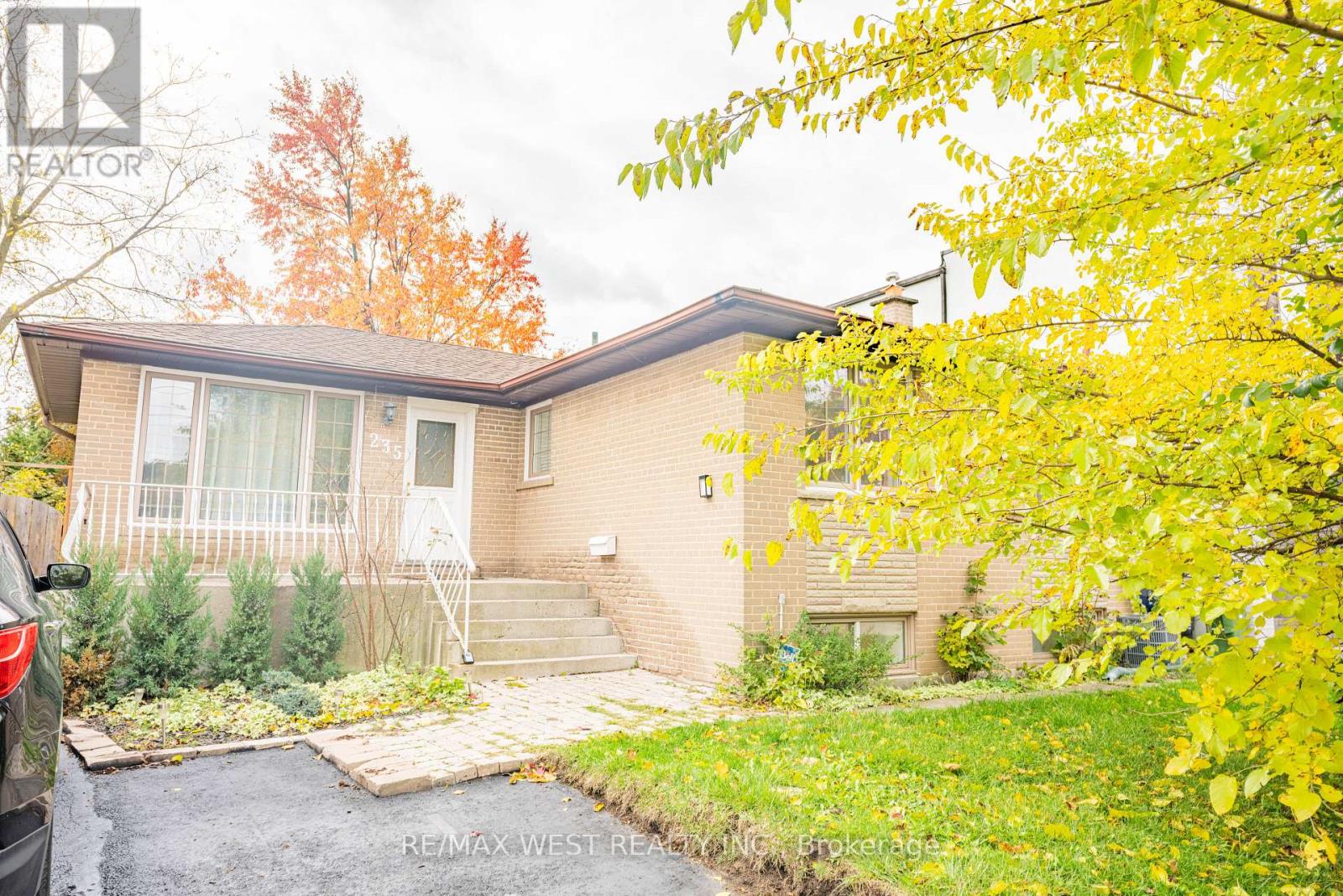 UPPER - 235 PLEASANT AVENUE, Toronto, Ontario