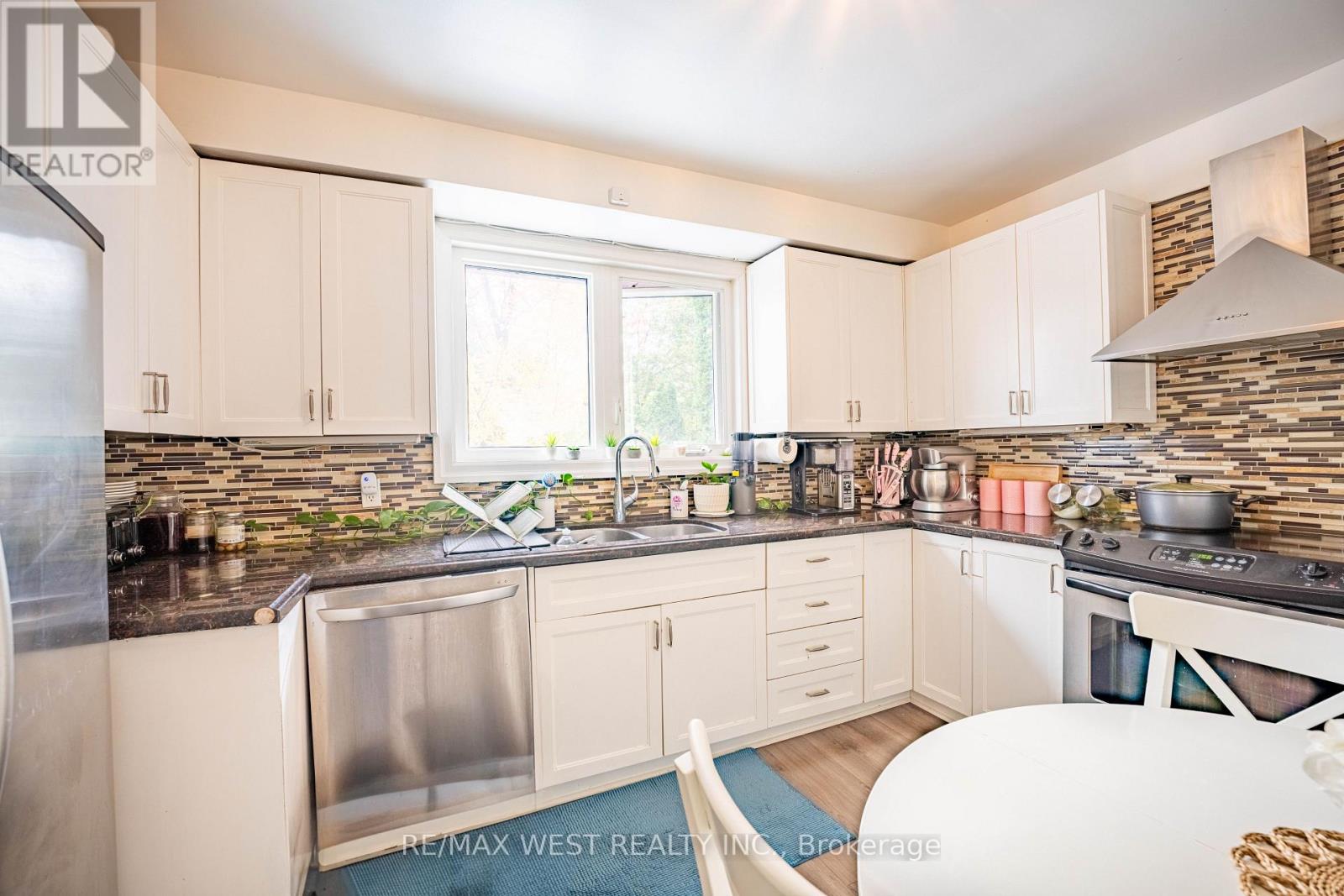 Upper - 235 Pleasant Avenue, Toronto, Ontario  M2M 1M6 - Photo 11 - C12502224