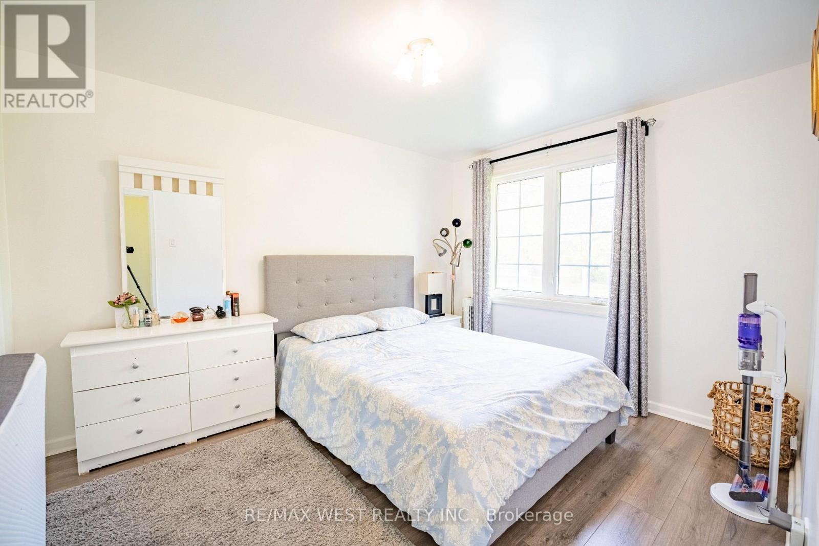 Upper - 235 Pleasant Avenue, Toronto, Ontario  M2M 1M6 - Photo 17 - C12502224