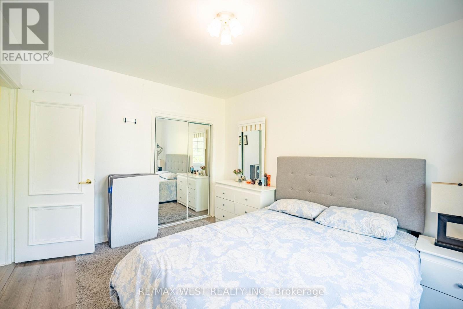 Upper - 235 Pleasant Avenue, Toronto, Ontario  M2M 1M6 - Photo 18 - C12502224