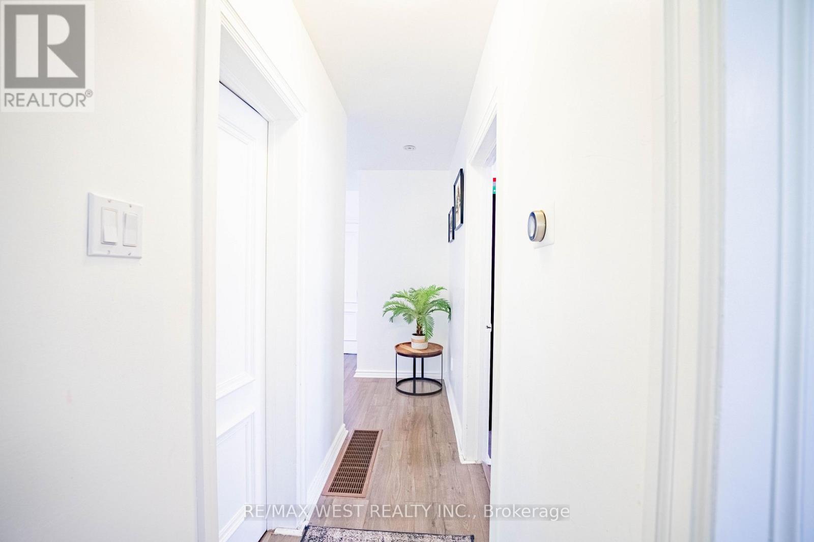 Upper - 235 Pleasant Avenue, Toronto, Ontario  M2M 1M6 - Photo 21 - C12502224