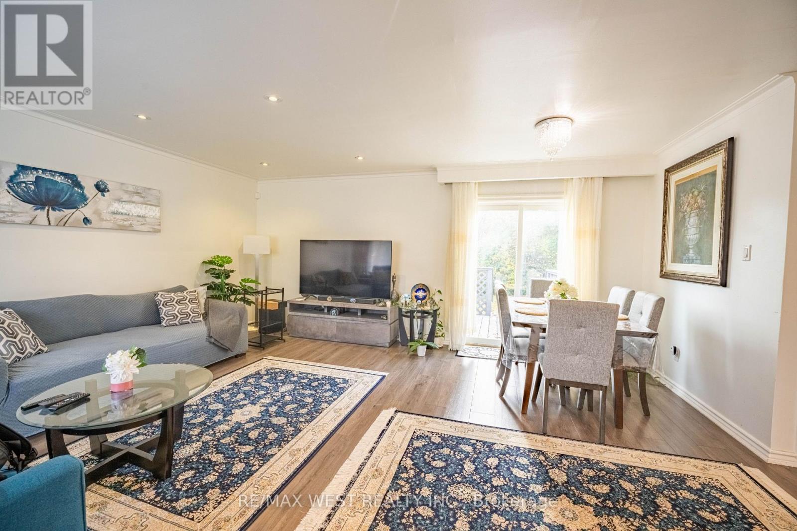 Upper - 235 Pleasant Avenue, Toronto, Ontario  M2M 1M6 - Photo 3 - C12502224